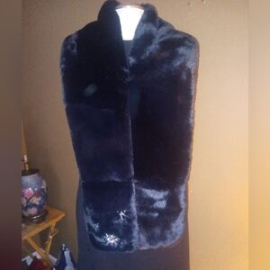 Softest Scarf EVER! Victoria Secret extra plush faux fur.  72"